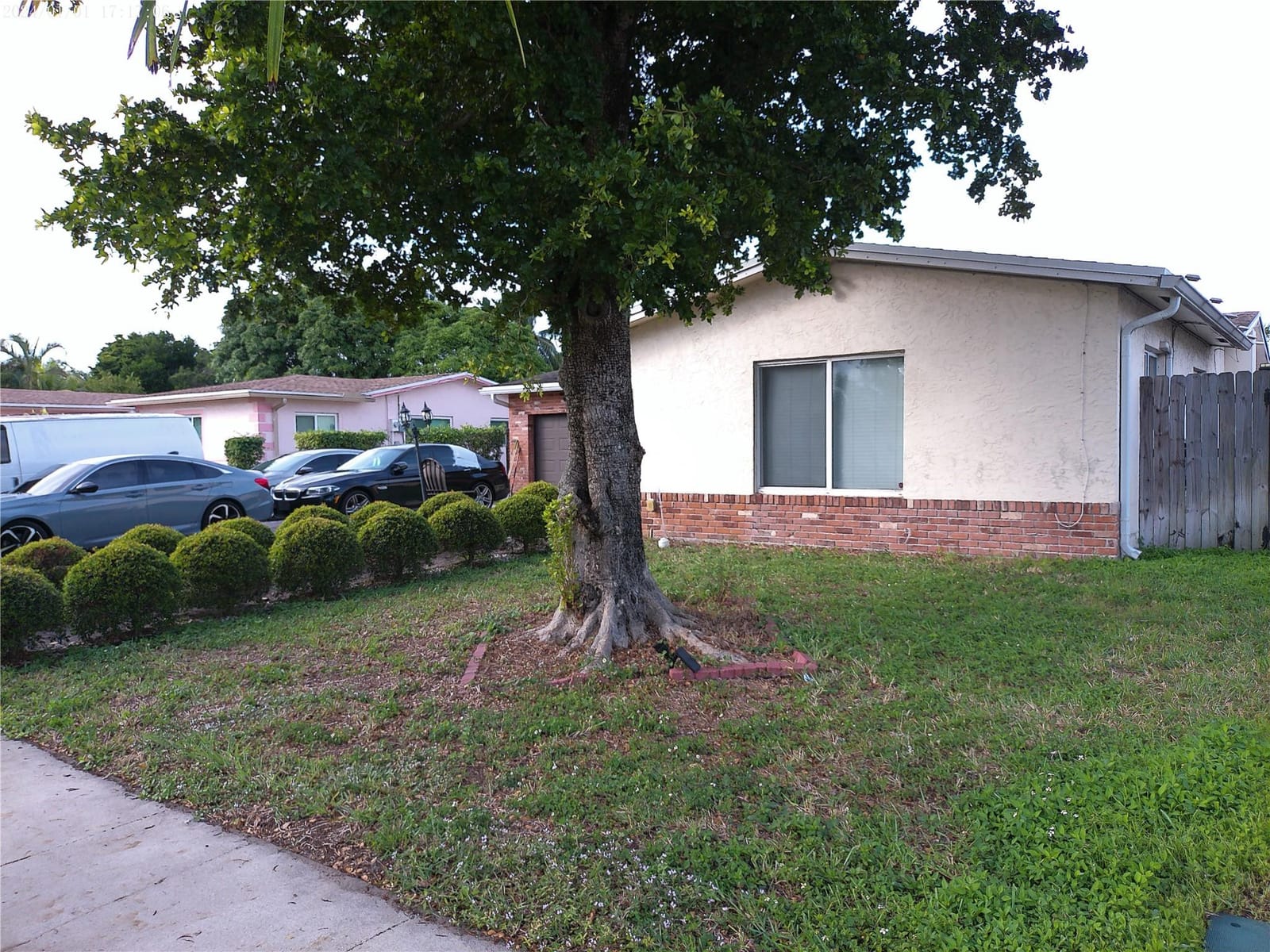 6561 SW 9th Place, North Lauderdale, FL 33068 photo 2