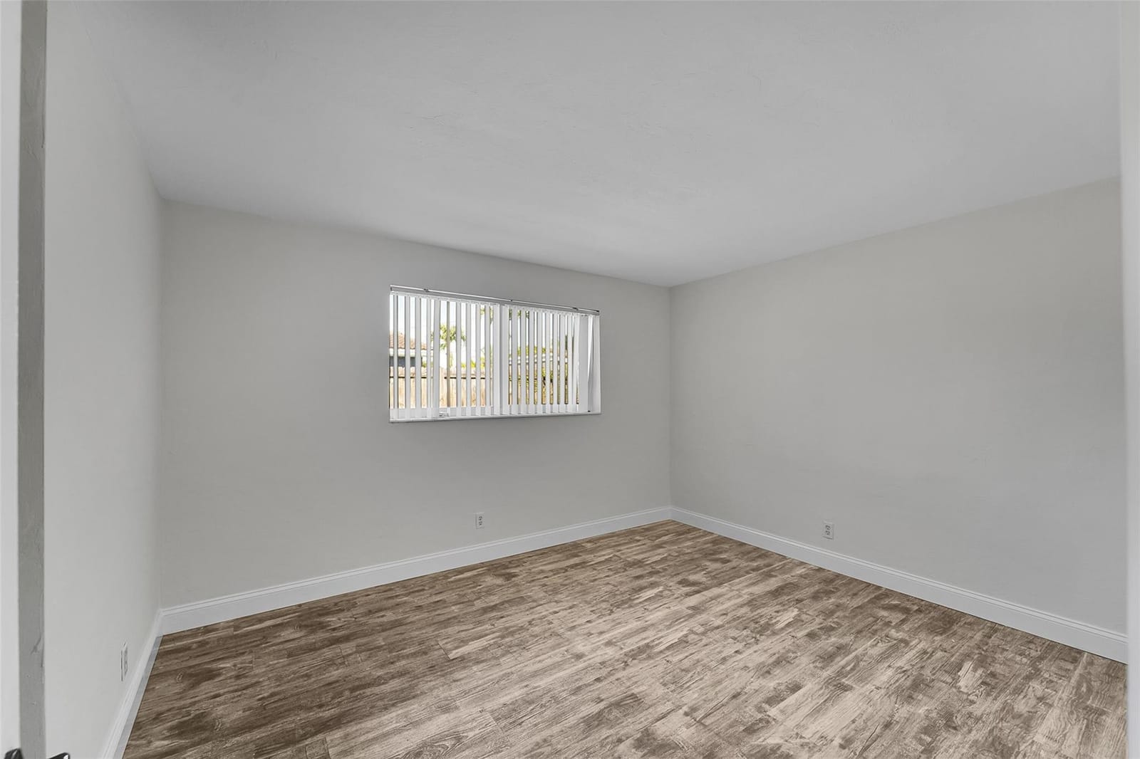 5940 NE 1st Terrace, Oakland Park, FL 33334 photo 13