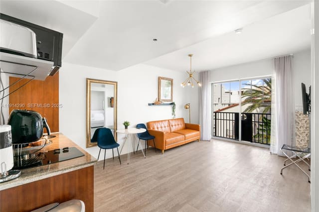 1060 Ocean Drive D307, The Strand On Ocean Drive, Miami Beach, FL