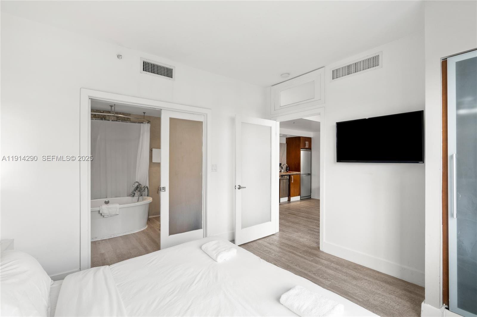1060 Ocean Drive D307, Miami Beach, FL 33139 photo 18