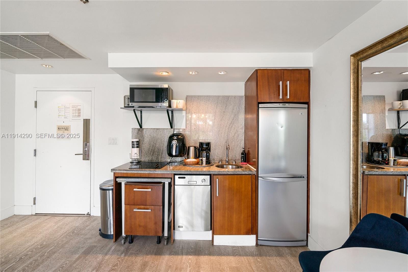 1060 Ocean Drive D307, Miami Beach, FL 33139 photo 21