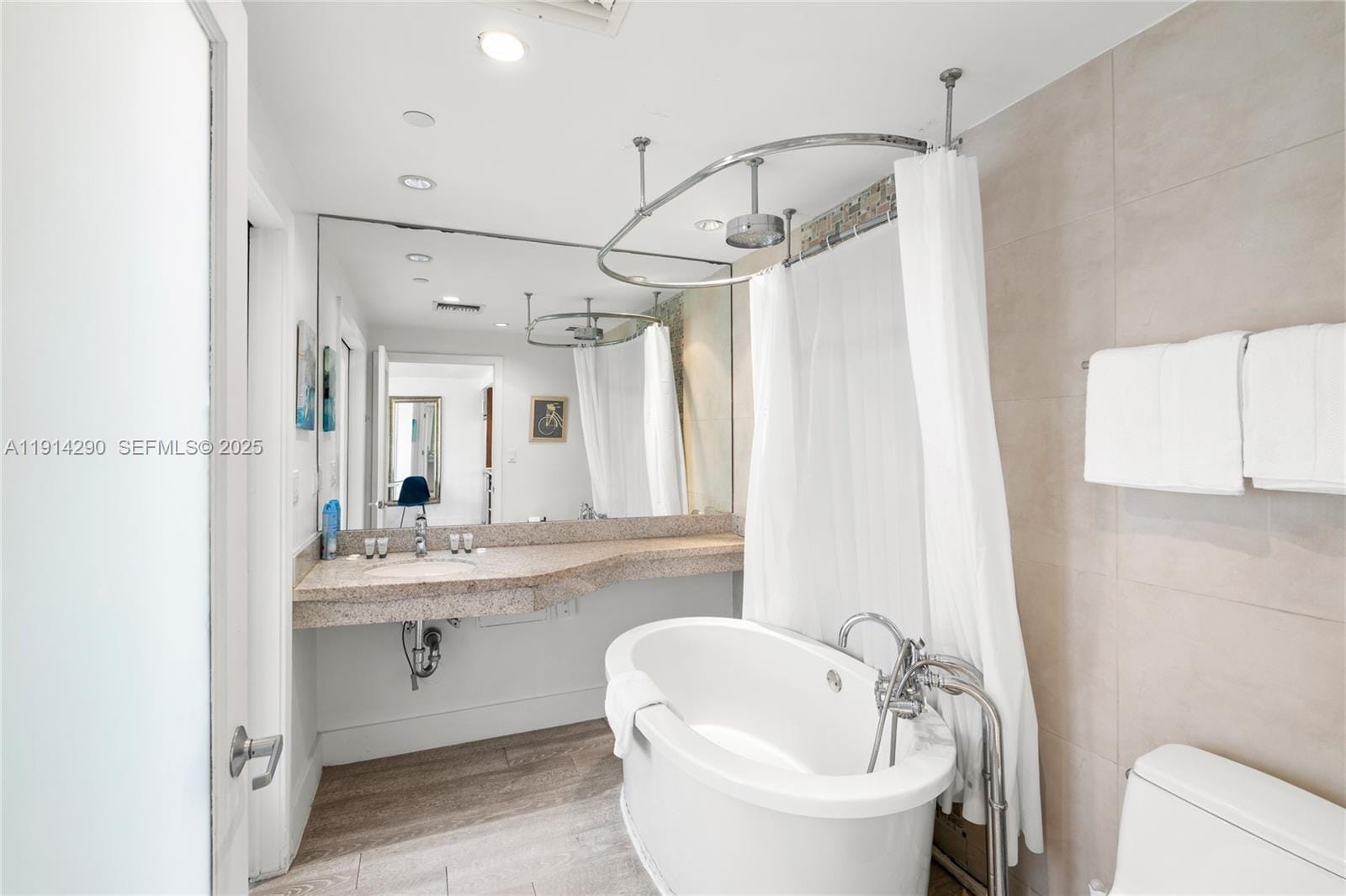 1060 Ocean Drive D307 — photo 9