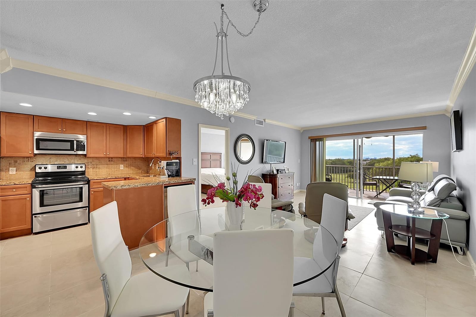 3100 N Palm Aire Drive 606 — photo 11