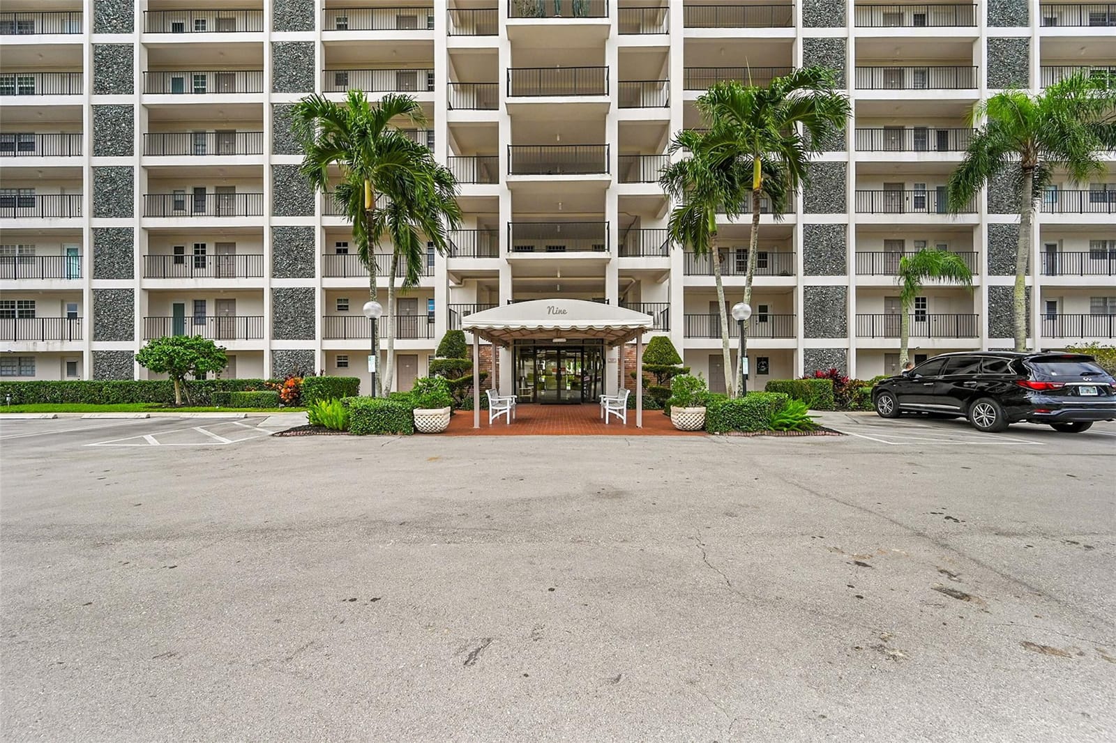 3100 N Palm Aire Drive 606 — photo 3