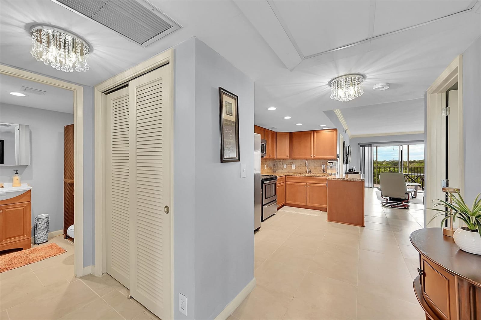 3100 N Palm Aire Drive 606 — photo 5