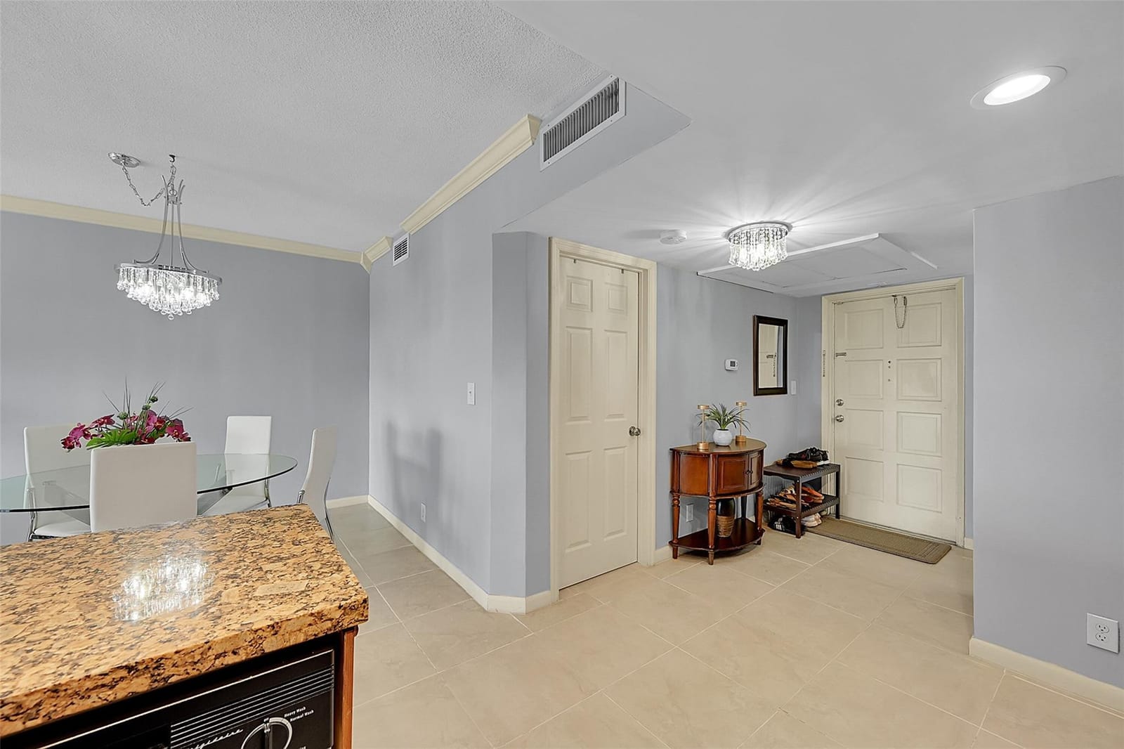 3100 N Palm Aire Drive 606 — photo 8