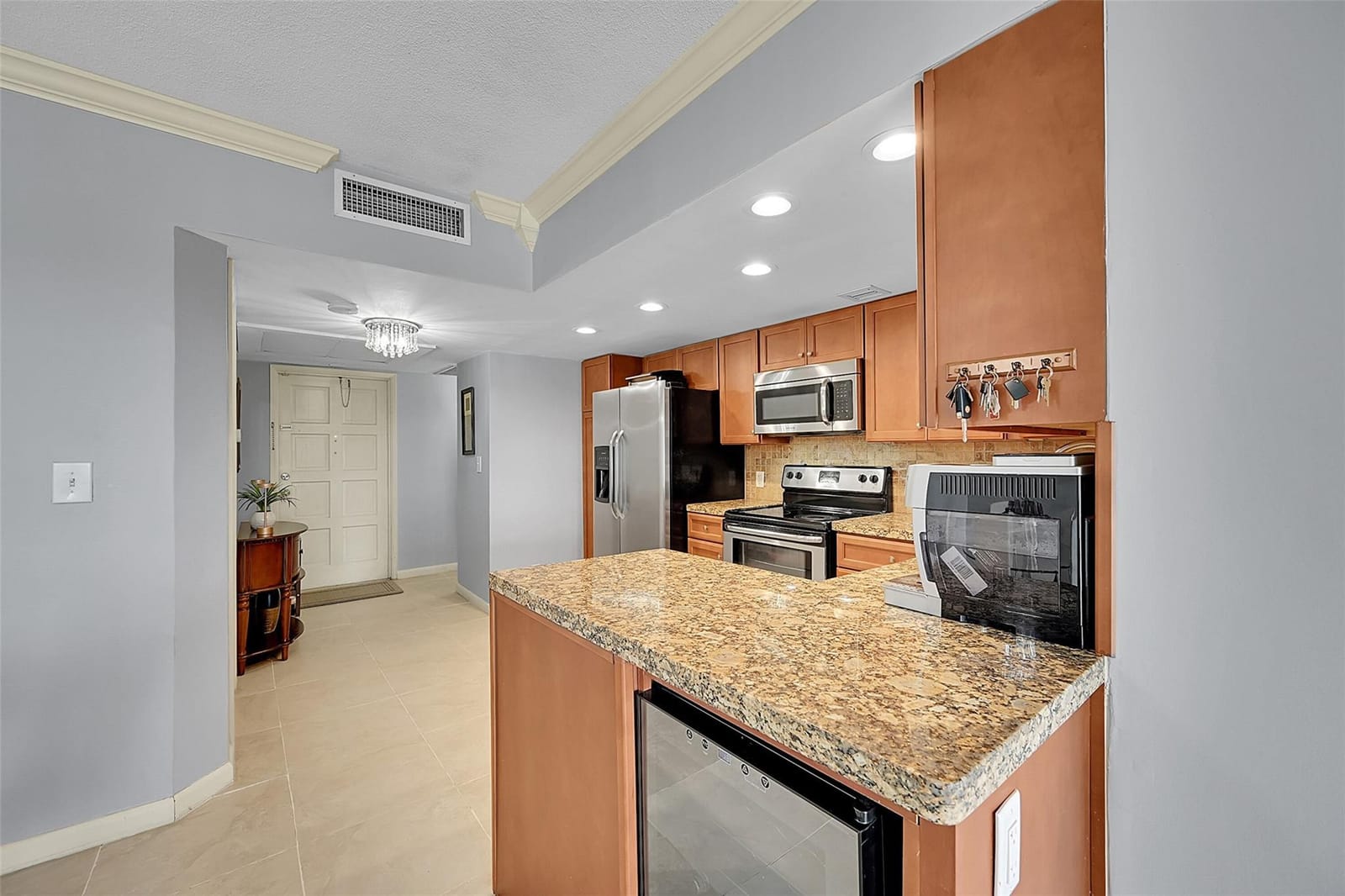 3100 N Palm Aire Drive 606 — photo 9