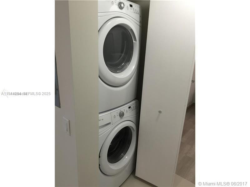1300 Brickell Bay Drive, Miami, FL 33131 photo 11