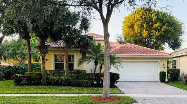 6833 Watertown Drive, sold in Valencia Pointe, Boynton Beach, FL