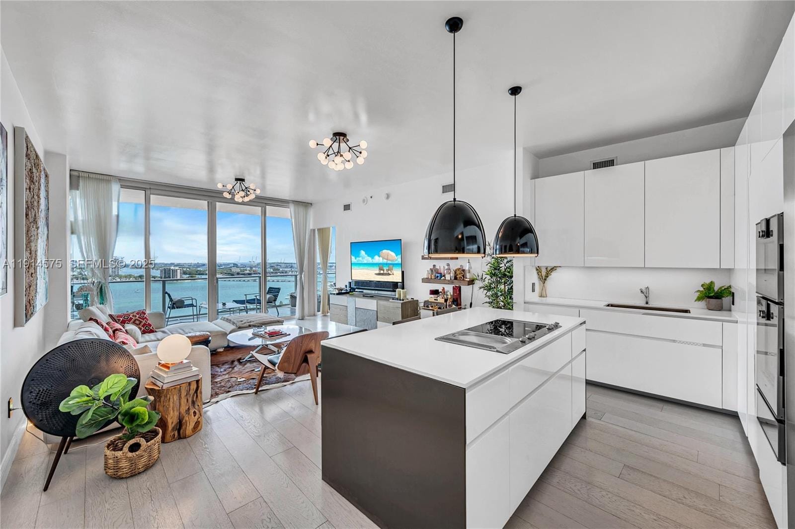 2020 N Bayshore Drive 1906 — photo 3