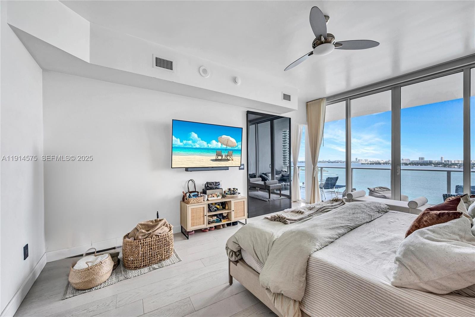 2020 N Bayshore Drive 1906 — photo 6