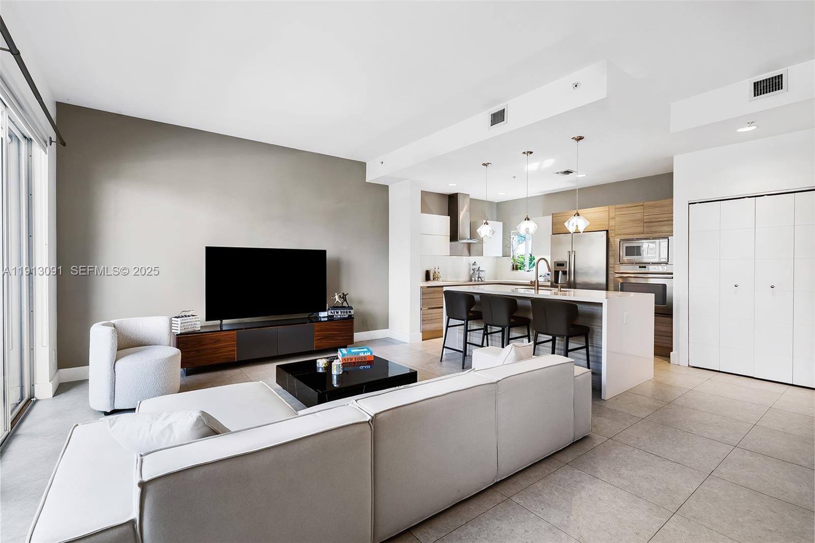 704 NE 5th Street, Fort Lauderdale, FL 33301 photo 2