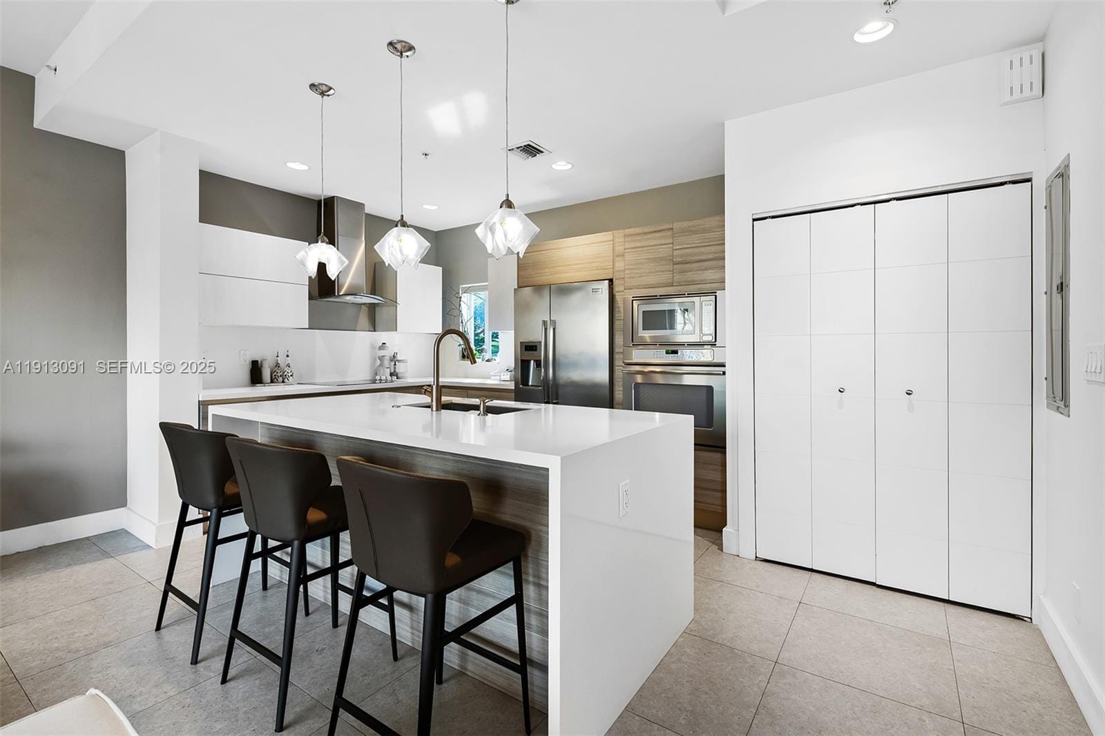 704 NE 5th Street, Fort Lauderdale, FL 33301 photo 3