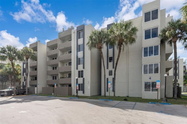 10000 NW 80th Court 2226, Hialeah Gardens, FL 33016