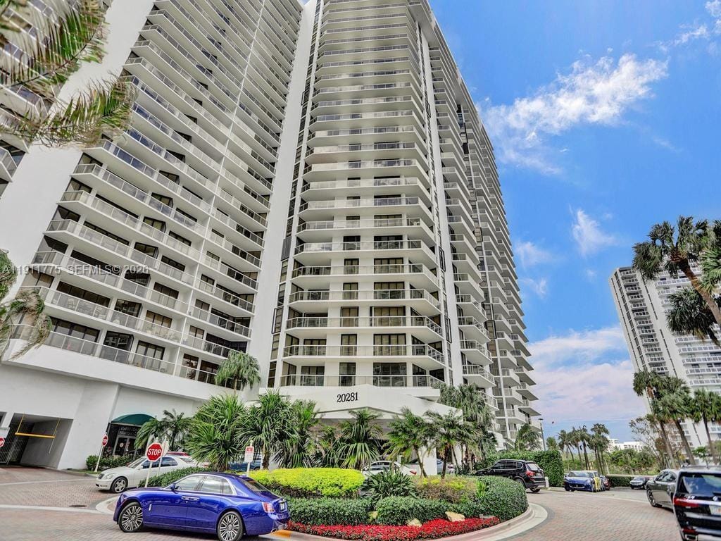 20281 E Country Club Drive 1704, Aventura, FL 33180 photo 3