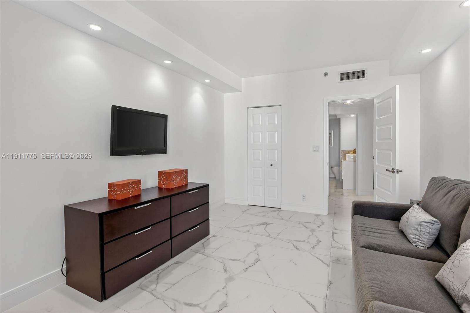 20281 E Country Club Drive 1704, Aventura, FL 33180 photo 23