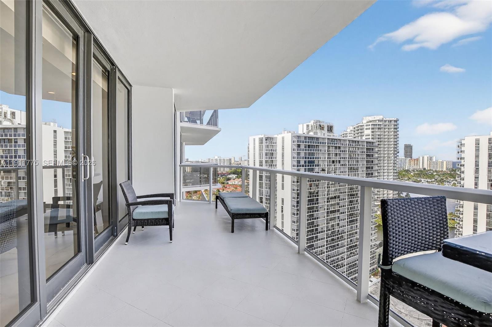 20281 E Country Club Drive 1704, Aventura, FL 33180 photo 6