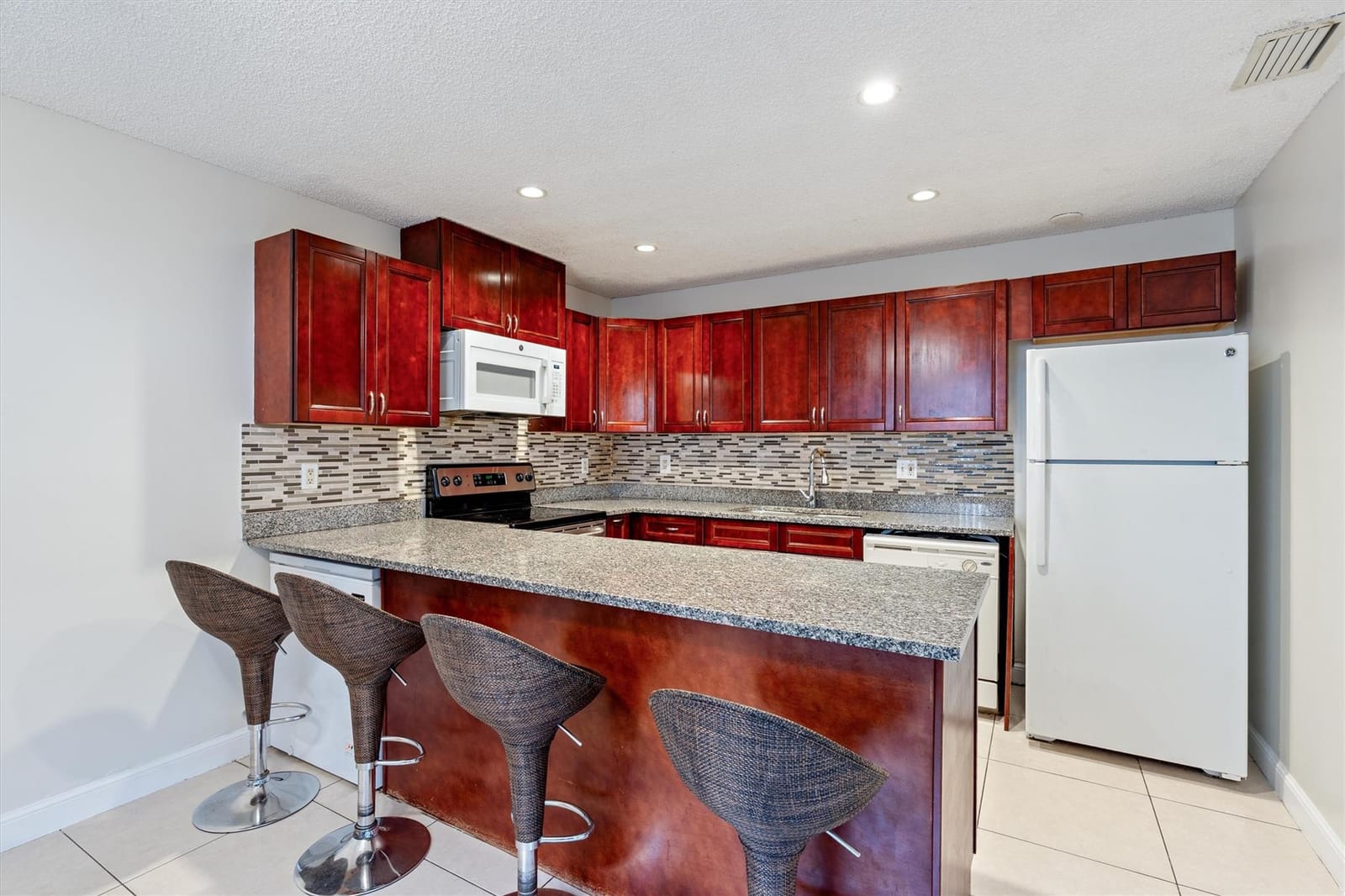 219 San Remo Boulevard 219 — photo 2