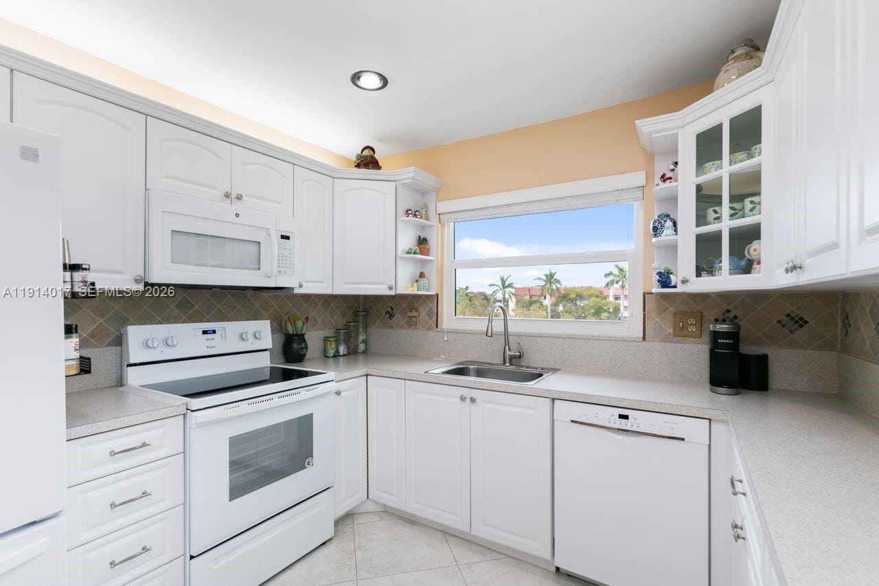9310 Sunrise Lakes Boulevard 301, Sunrise, FL 33322