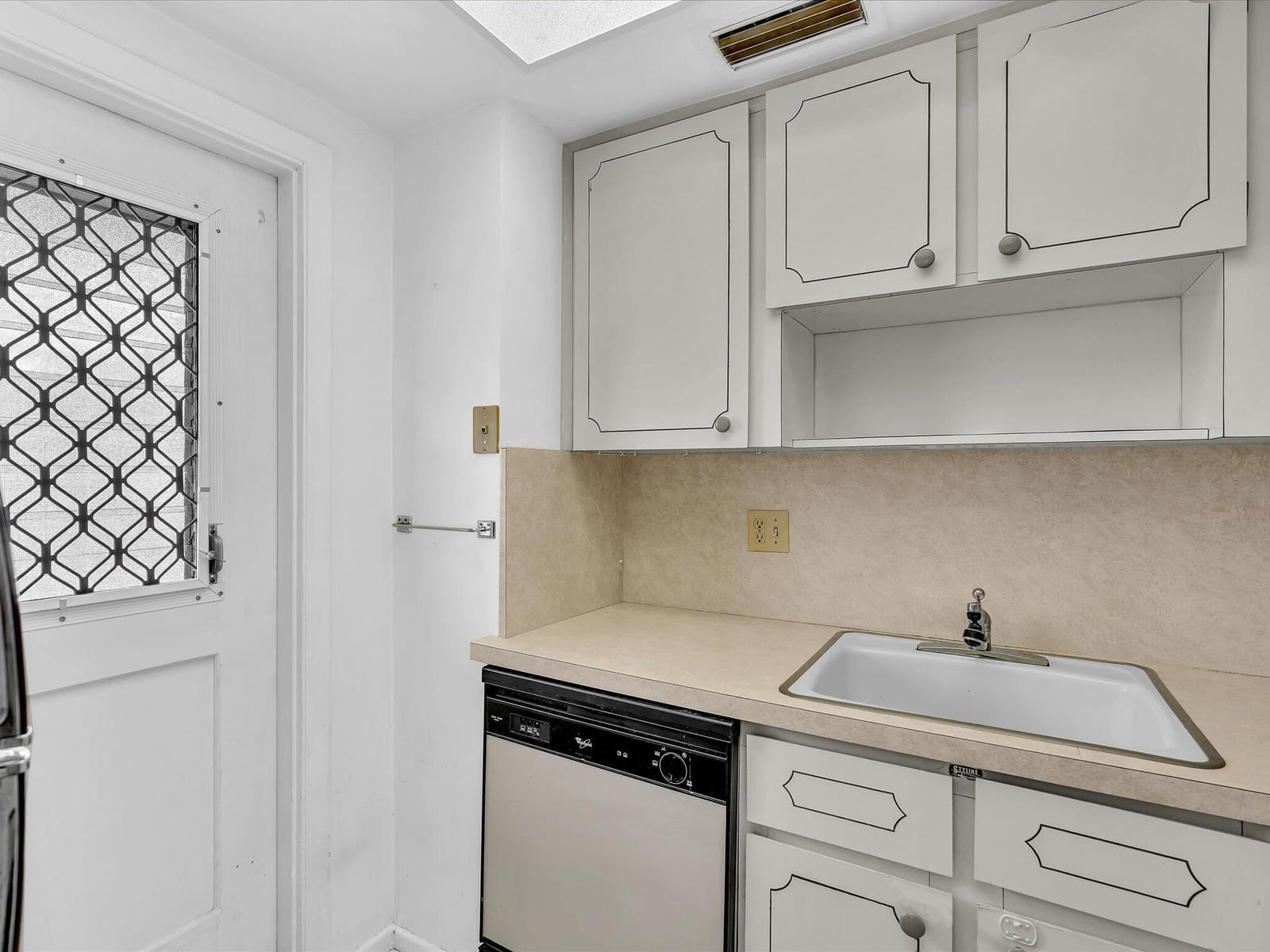 300 NE 20th Street 411 — photo 8