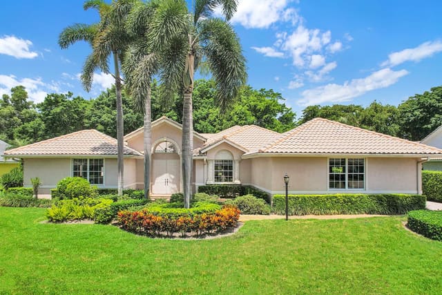 10721 Saint Andrews Road, sold in Pine Tree Golf Club, Boynton Beach, FL
