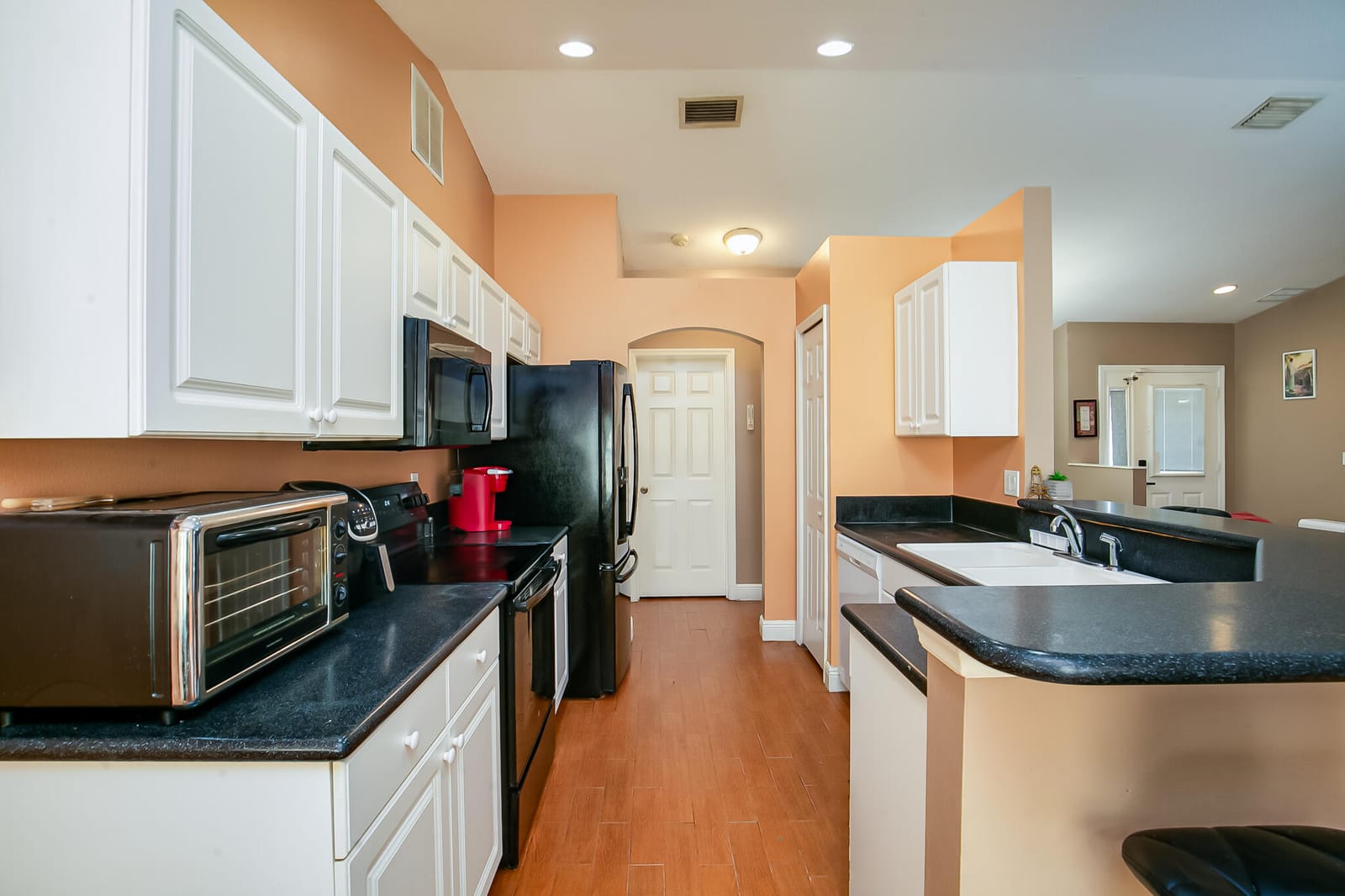 594 SW Grove Avenue — photo 11