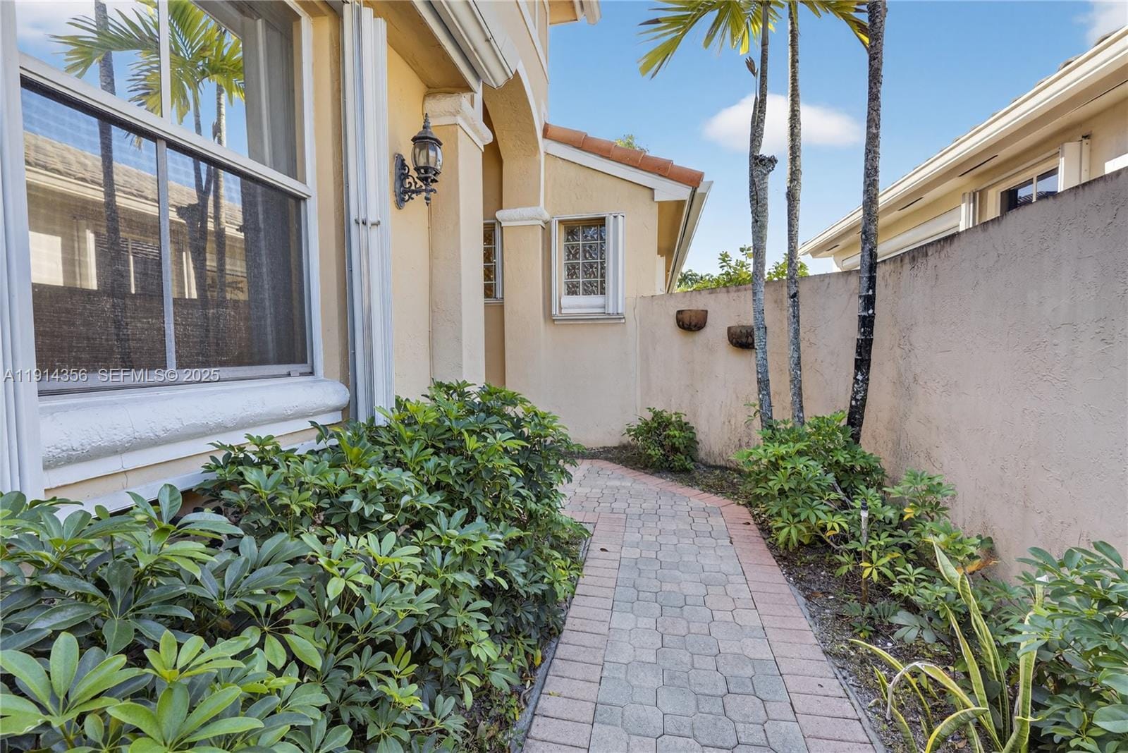 9518 NW 47th Terrace — photo 4