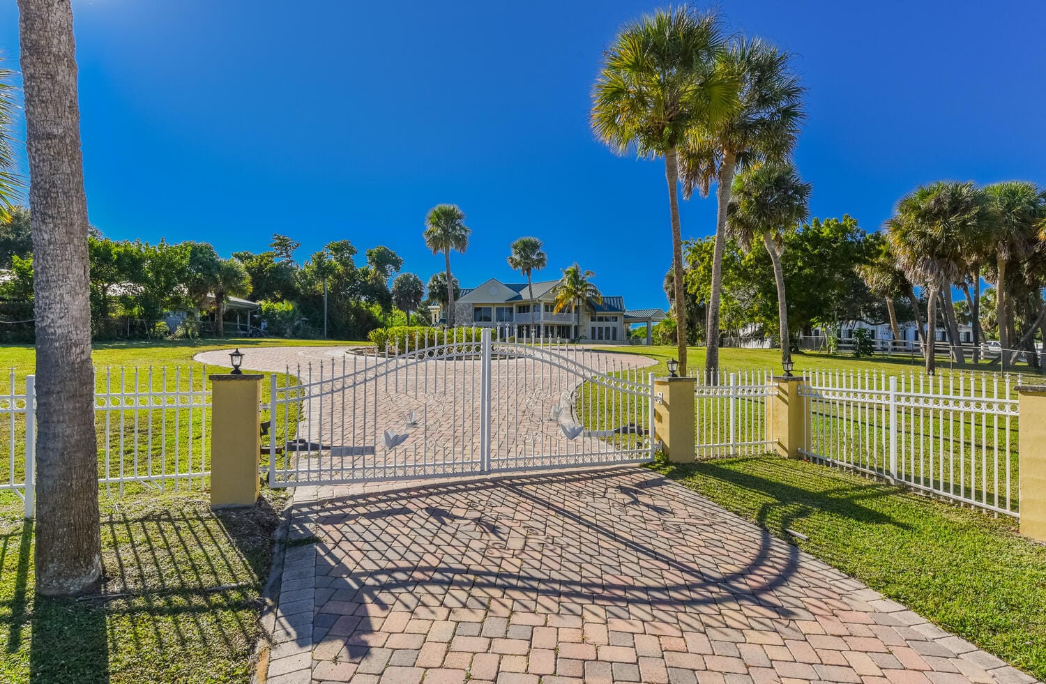 3343 S Indian River Drive — photo 3