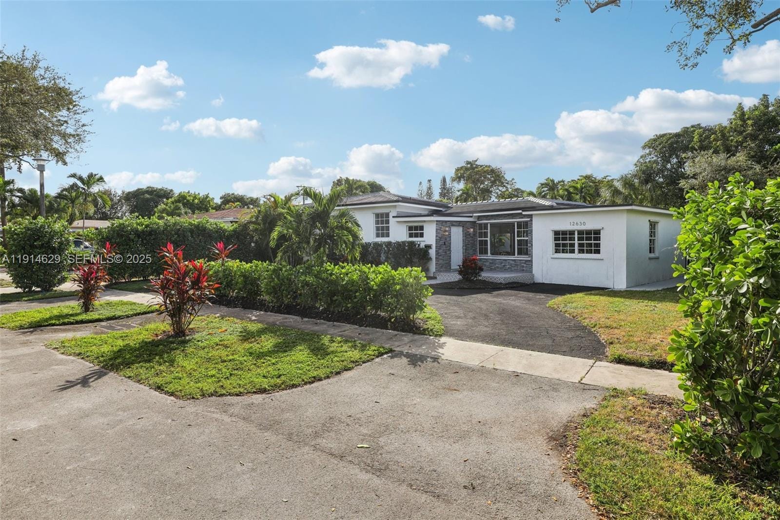 12630 NE Miami Place, North Miami, FL 33161 photo 2