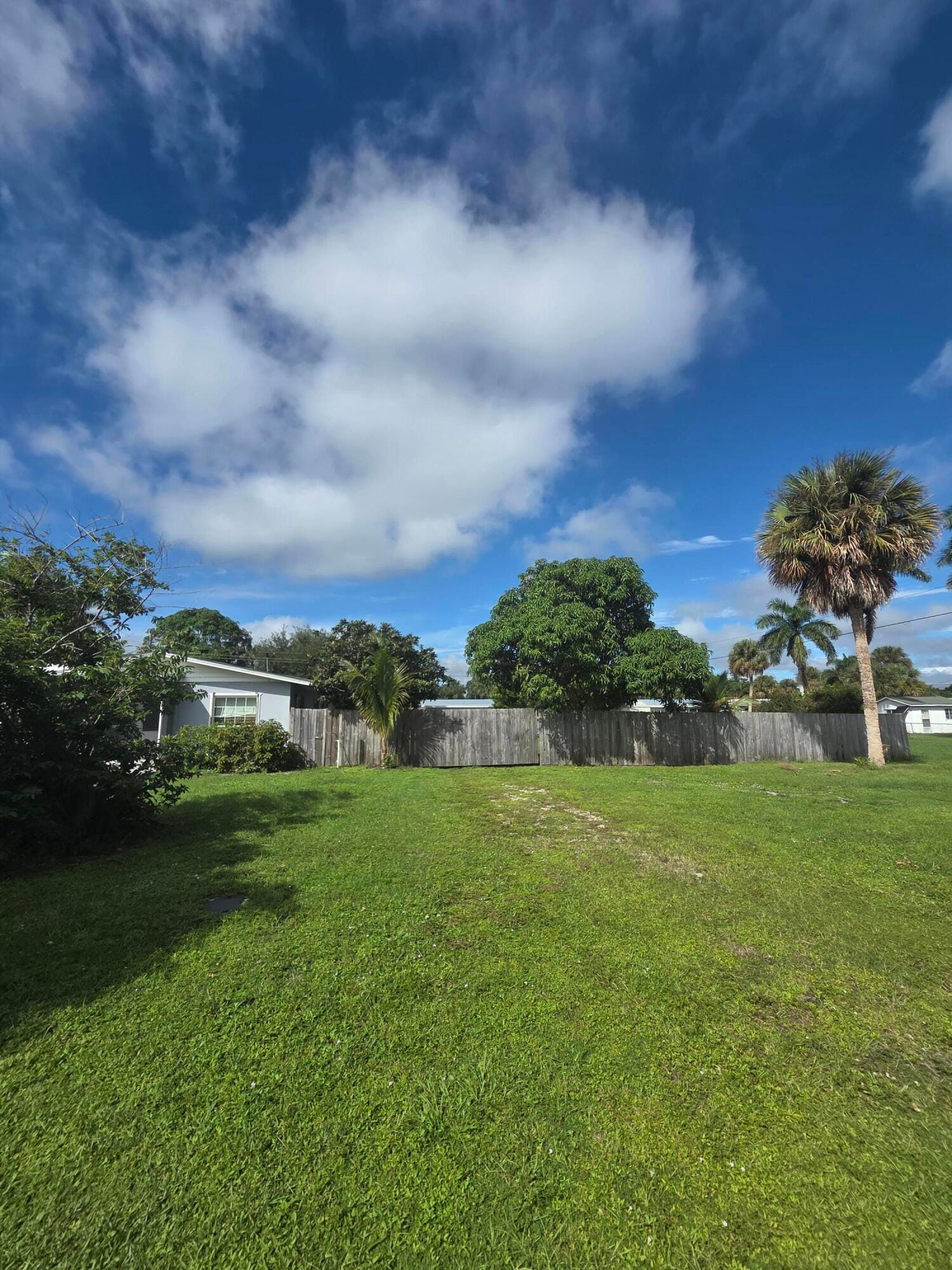604 SE Madison Avenue, Stuart, FL 34996 photo 2