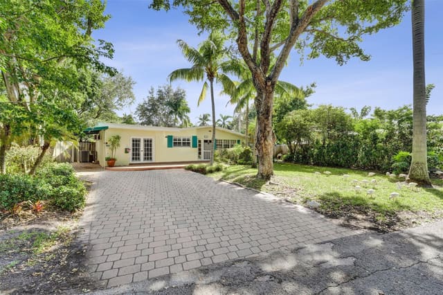 1240 SE 12th Way, Fort Lauderdale, FL 33316
