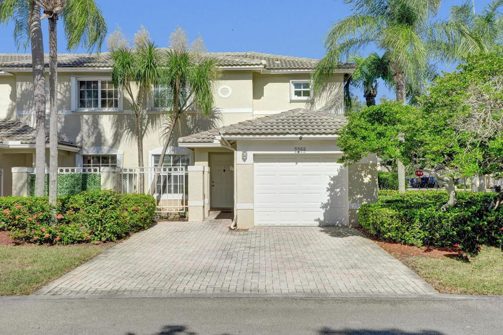 2298 NW 171st Terrace, Pembroke Pines, FL 33028