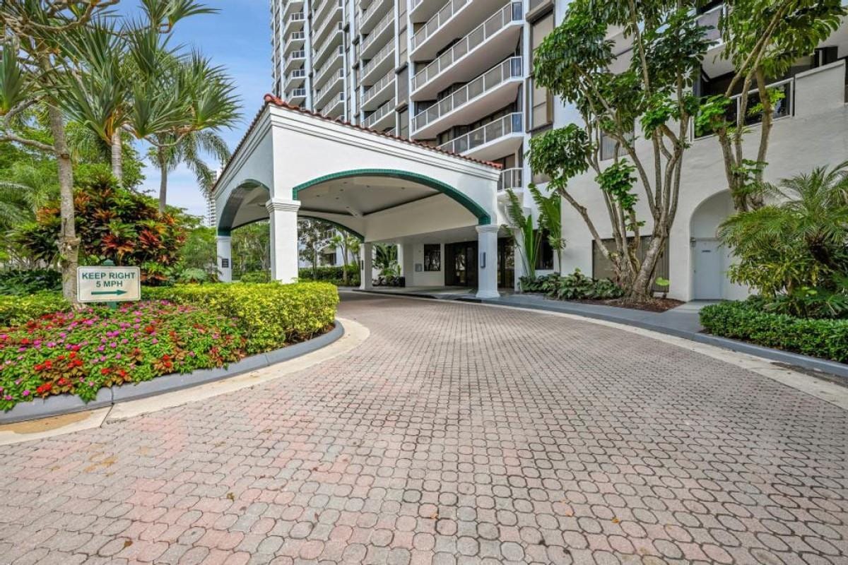 3640 Yacht Club Drive 1410, Miami, FL 33180