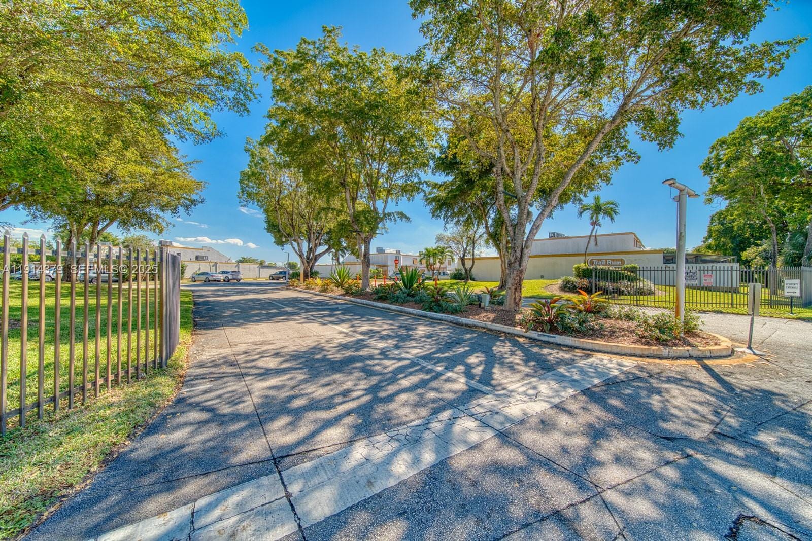 1207 SW 131st Place W Circle, Miami, FL 33184 photo 2