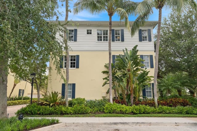 1945 S Olive Avenue, sold in Magnolia Court, West Palm Beach, FL