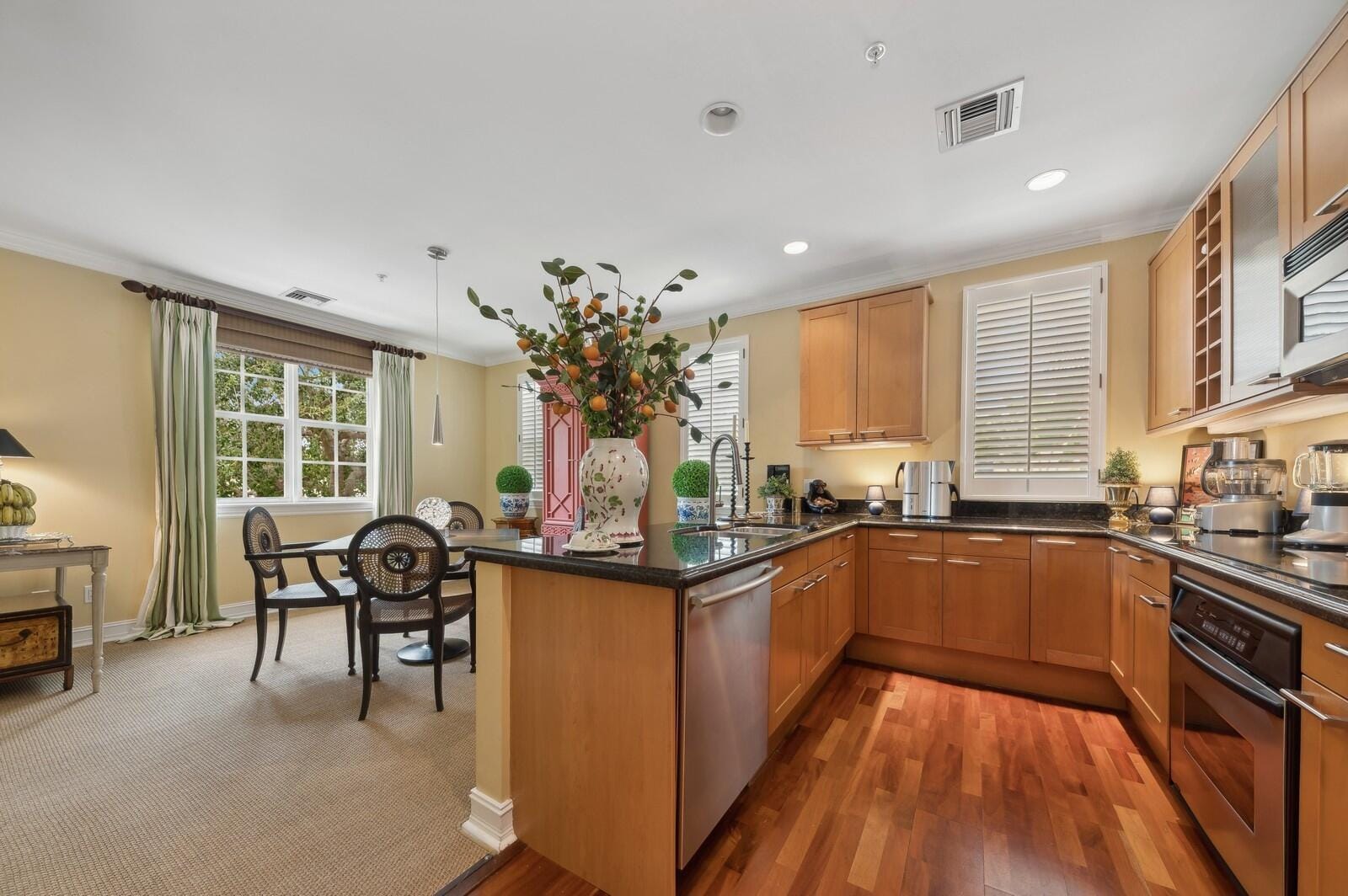 1945 S Olive Avenue — photo 12