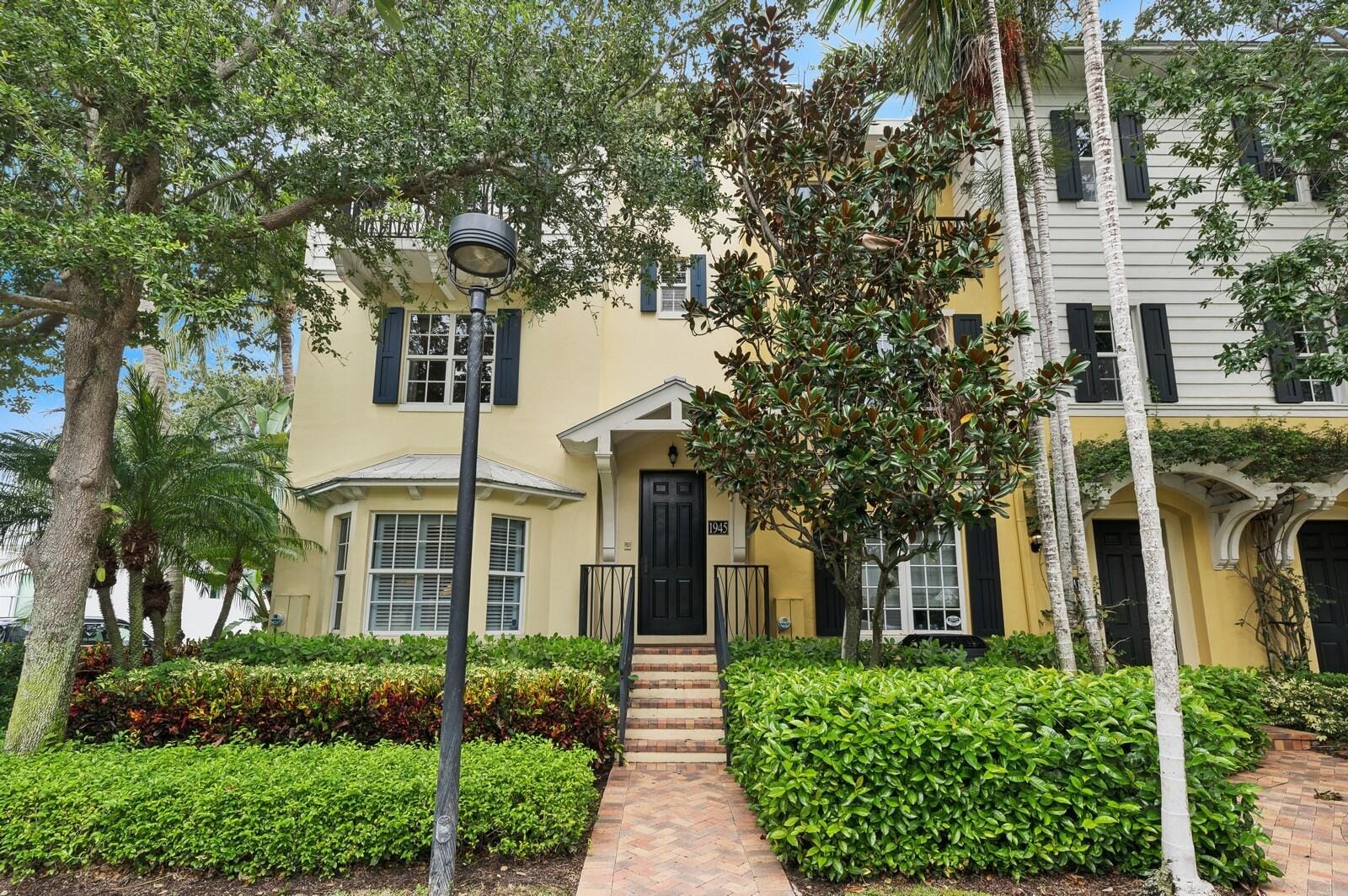 1945 S Olive Avenue — photo 4
