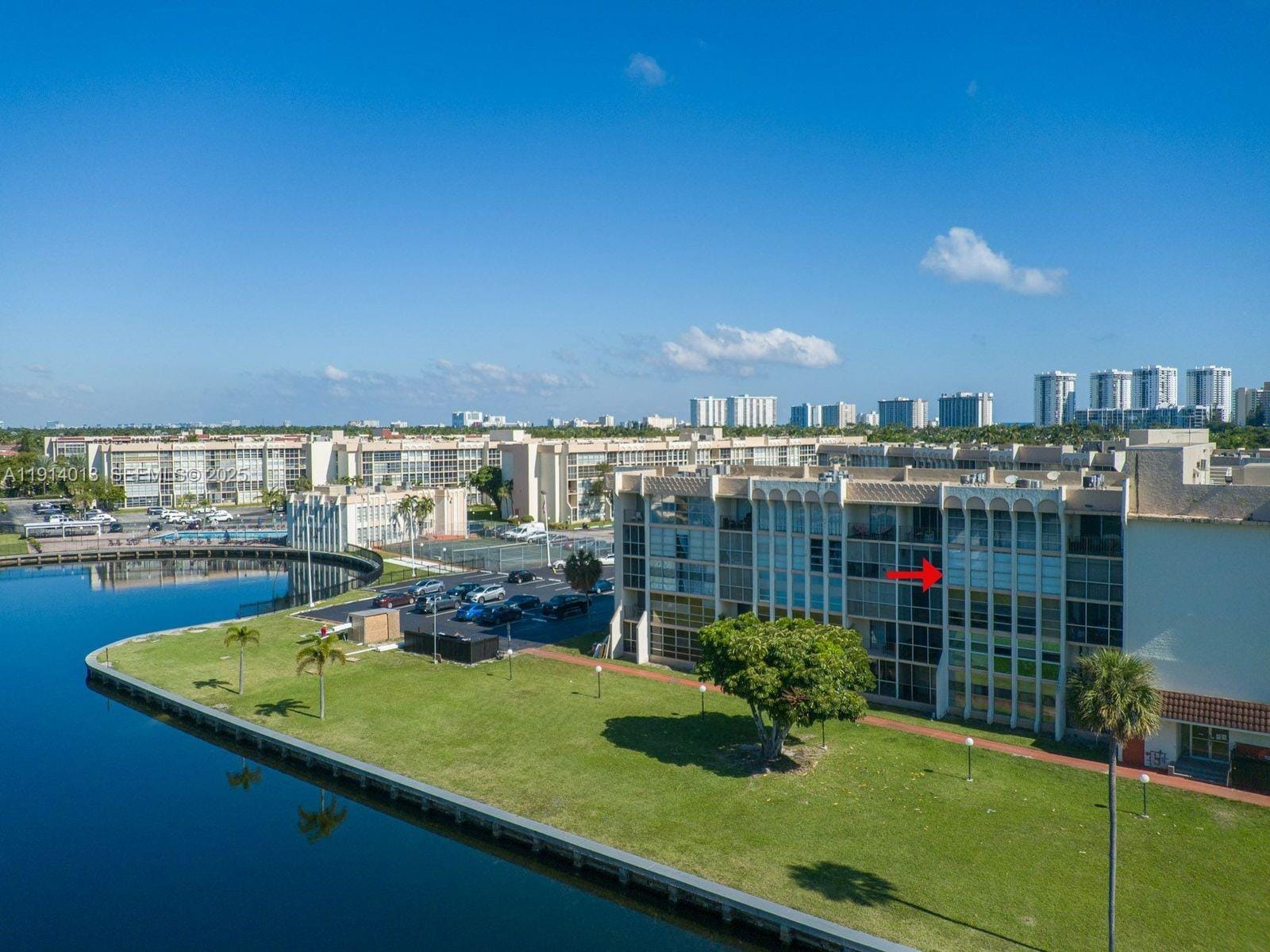 601 Three Islands Boulevard 404, Hallandale Beach, FL 33009 photo 2