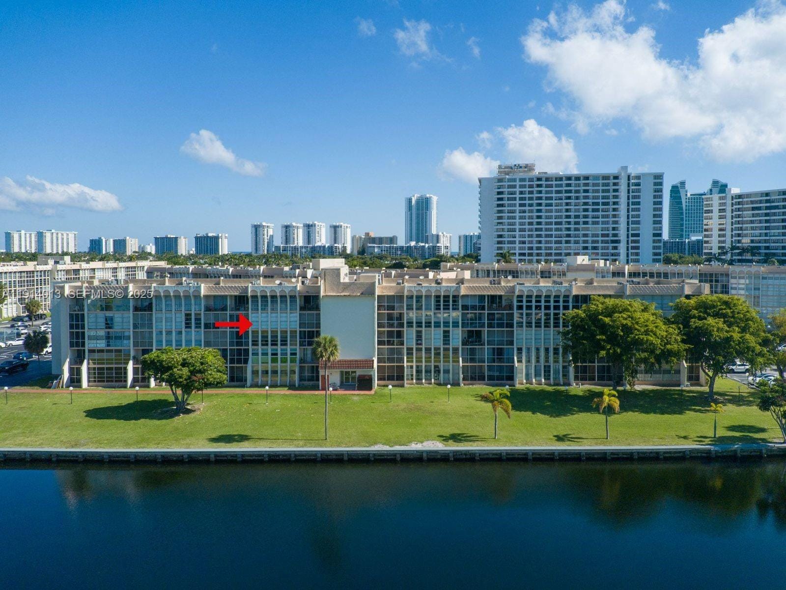 601 Three Islands Boulevard 404, Hallandale Beach, FL 33009 photo 4