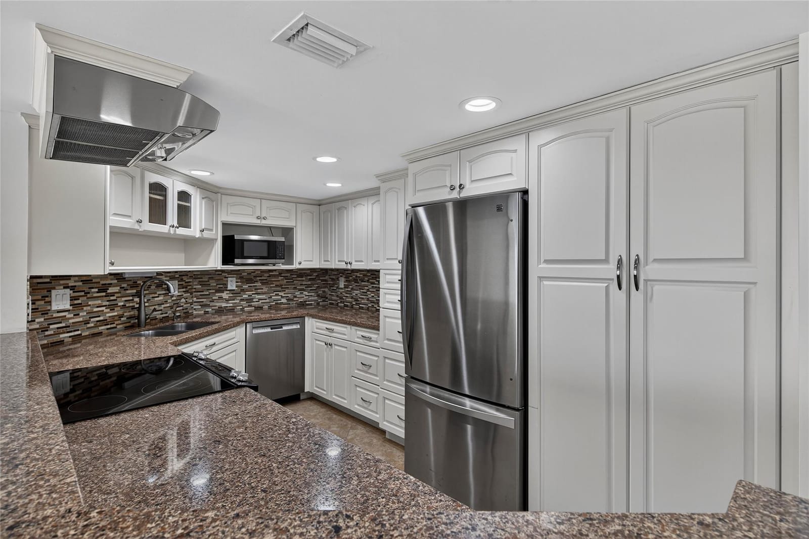 2100 S Ocean Drive 11-L — photo 7