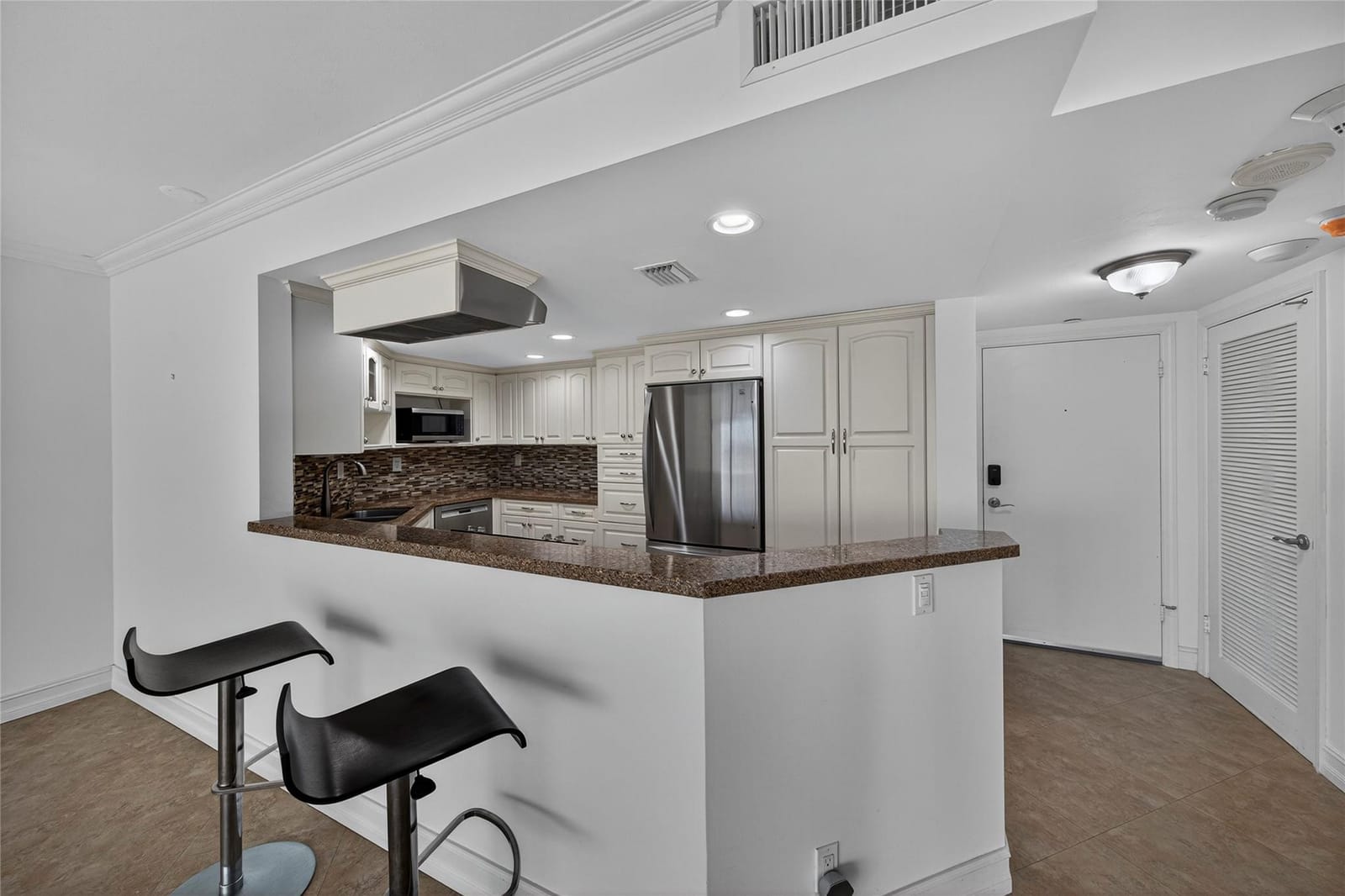 2100 S Ocean Drive 11-L — photo 8