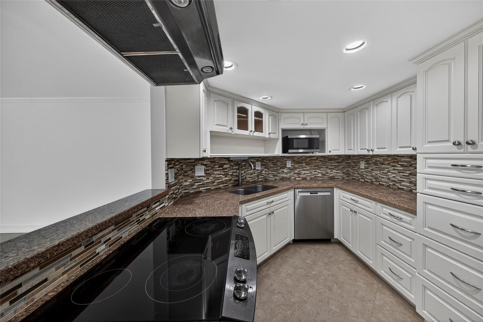2100 S Ocean Drive 11-L — photo 9