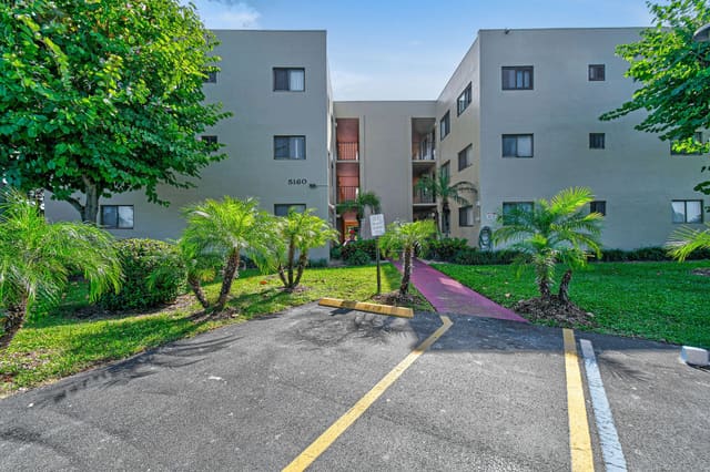 5160 Las Verdes Circle 314, sold in Seagrape Condo, Singer Island, FL
