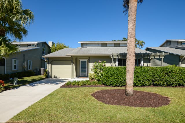 887 NE Dahoon Terrace, sold in Holly Creek, Jensen Beach, FL