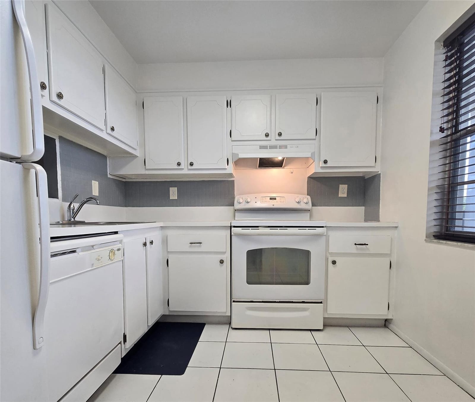 4898 NW 29th Court 412, Lauderdale Lakes, FL 33313 photo 25