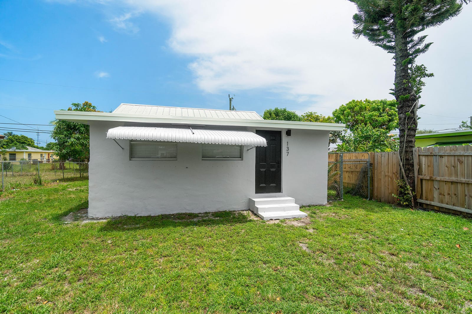 137 SW 9th Avenue — photo 4