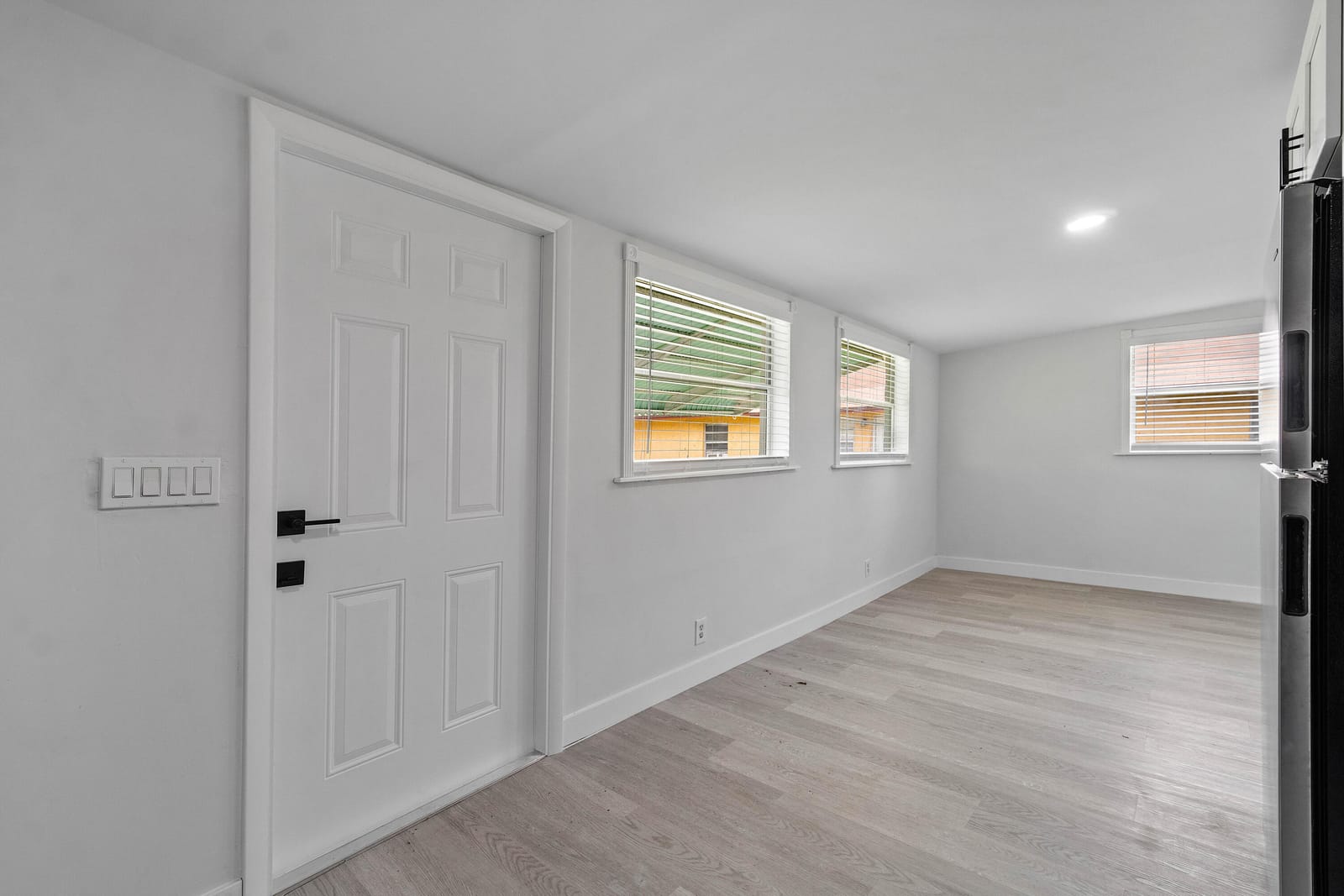 137 SW 9th Avenue — photo 6