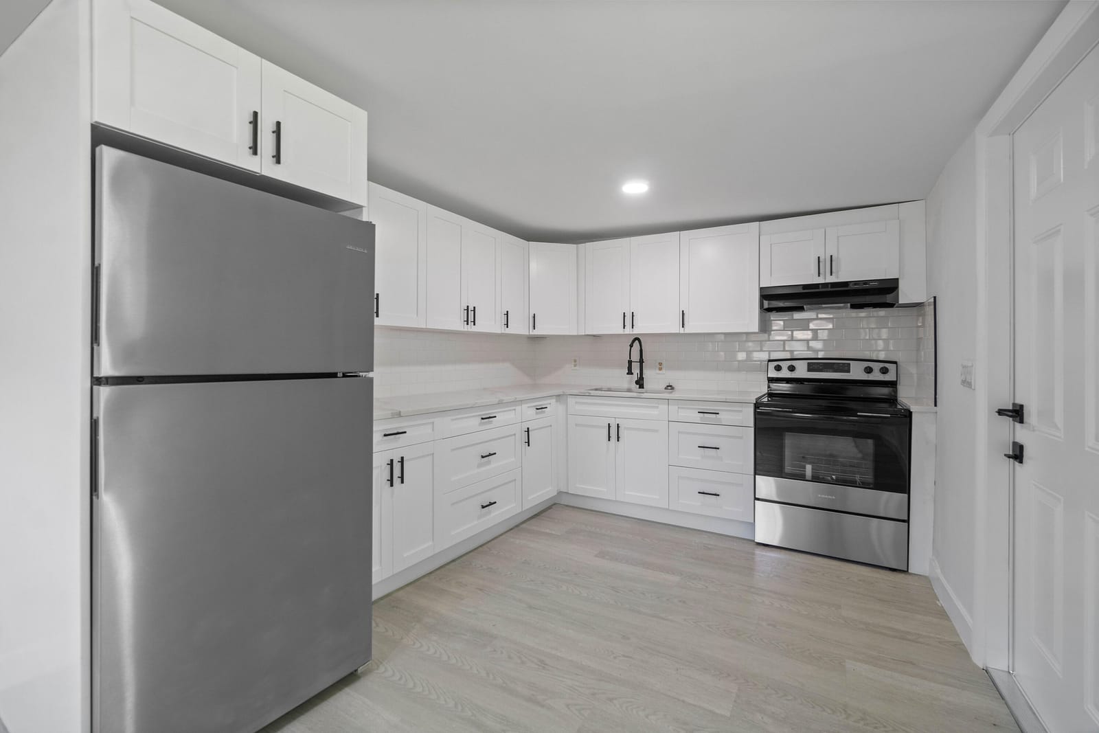 137 SW 9th Avenue — photo 7