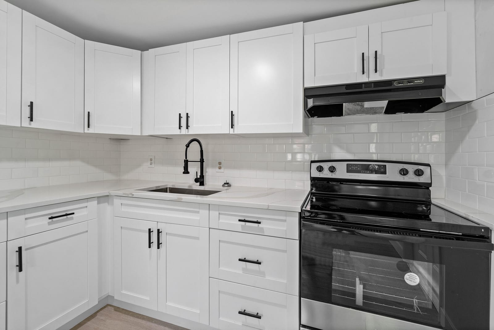 137 SW 9th Avenue — photo 9