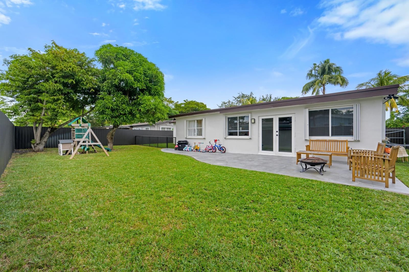 300 SW 65th Way, Pembroke Pines, FL 33023 photo 27